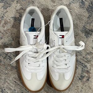 NEW Ladies Tommy Hilfigure Sneakers